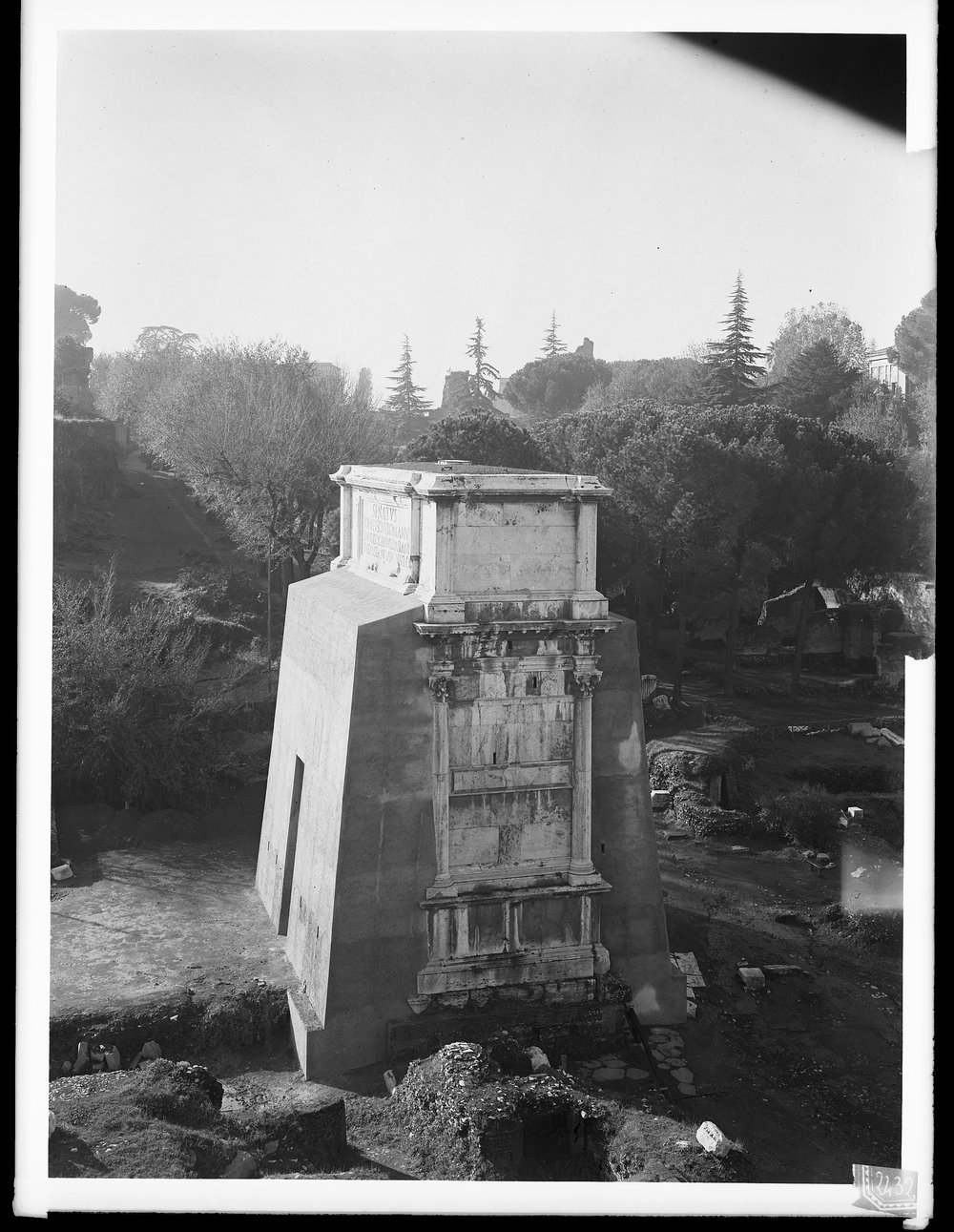 Lastra E 2432, Protezione antiaerea monumenti del Foro Romano.tif