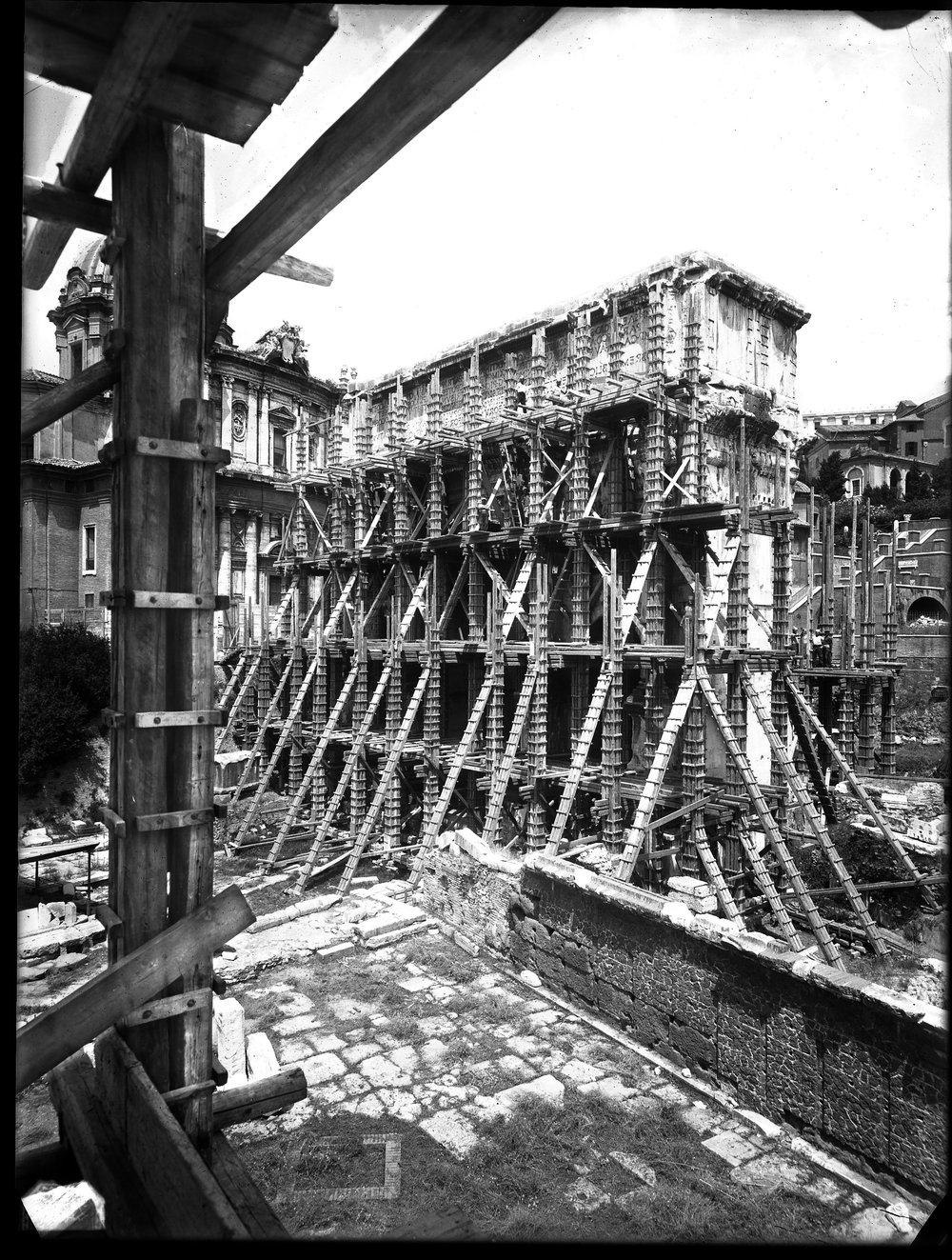 L. E 2416 Prot. antiaerea al foro romano-asf011903.jpg