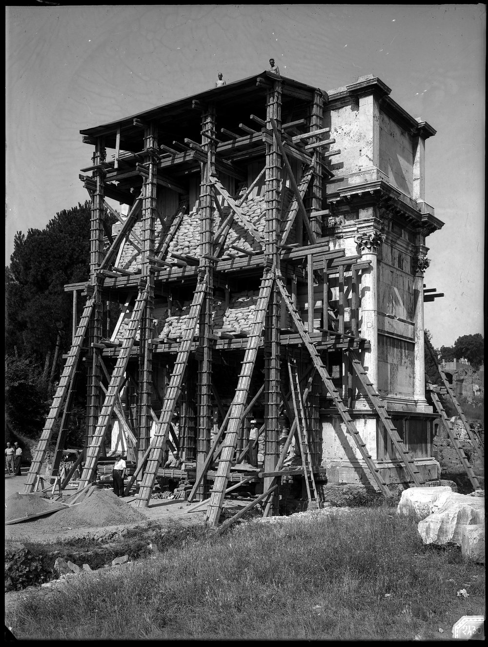 L. E 2430, Prot. antiaerea al Foro Romano-asf011917.jpg