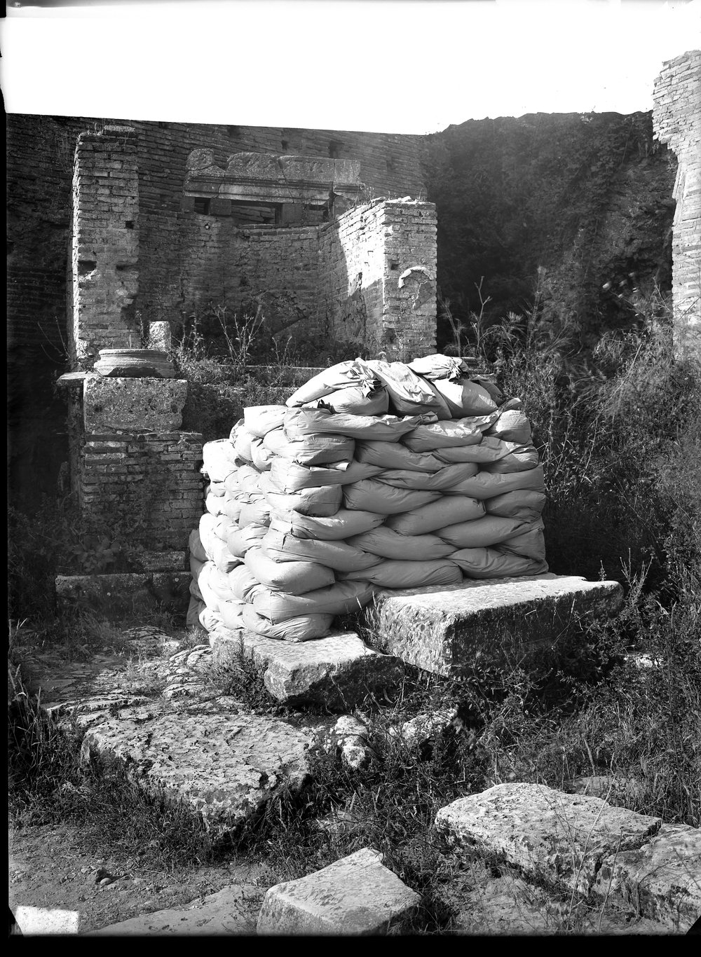 Lastra E 2406 Protezione antiaerea monumenti del foro romano.tif