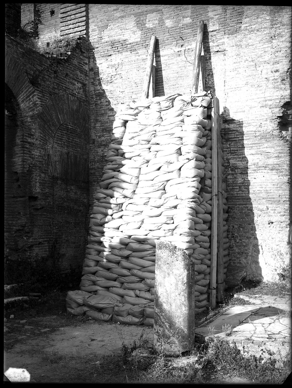 L. E 2418 Prot. antiaerea al foro romano-asf011905.jpg
