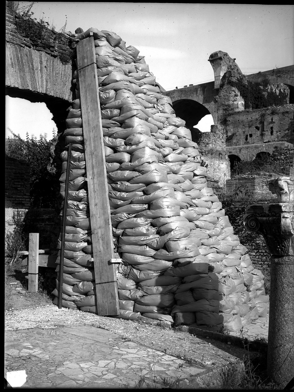 L. E 2420 Prot. antiaerea al foro romano-asf011907.jpg