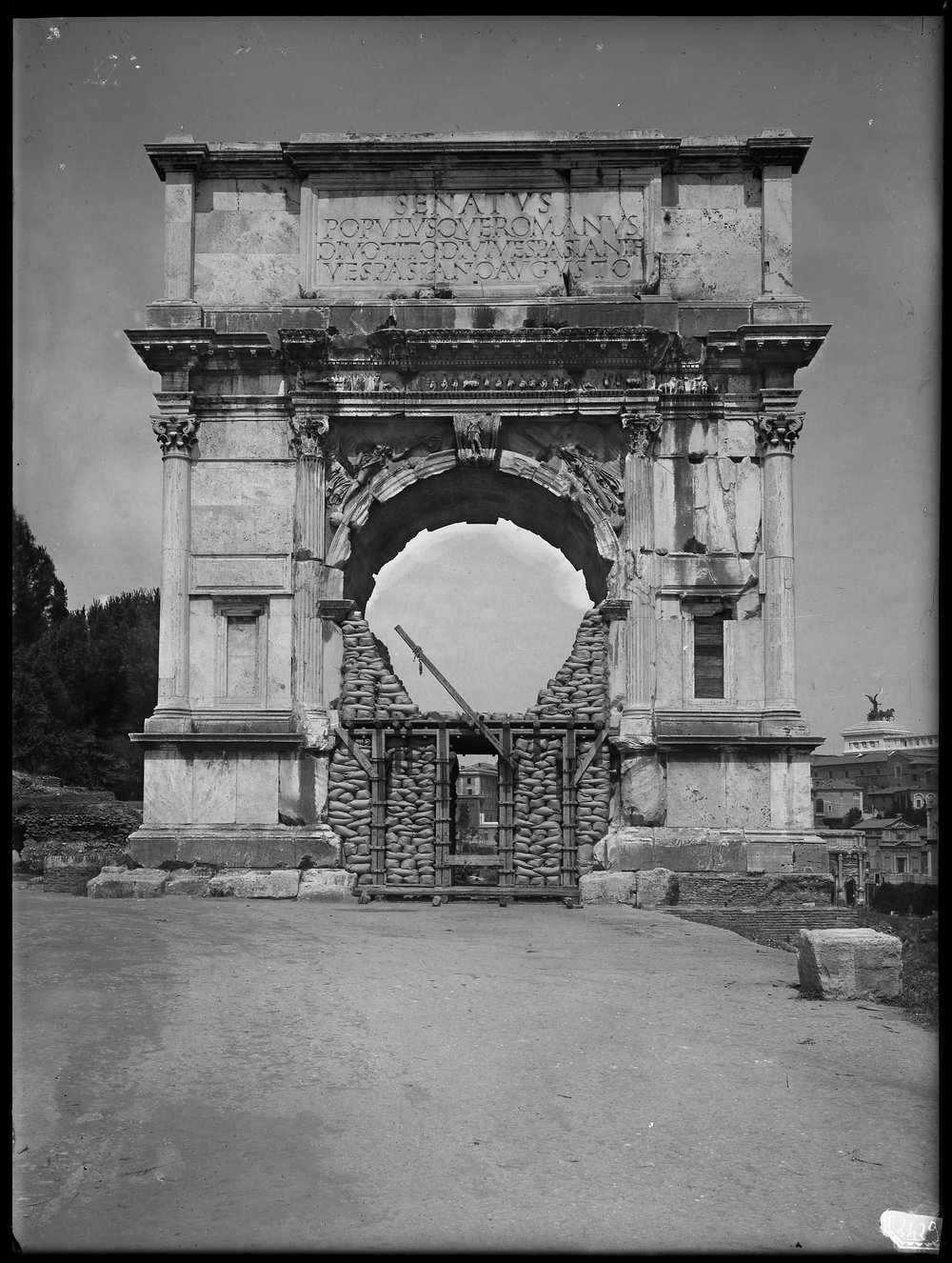 Lastra E 2429, Protezione antiaerea monumenti del Foro Romano.tif