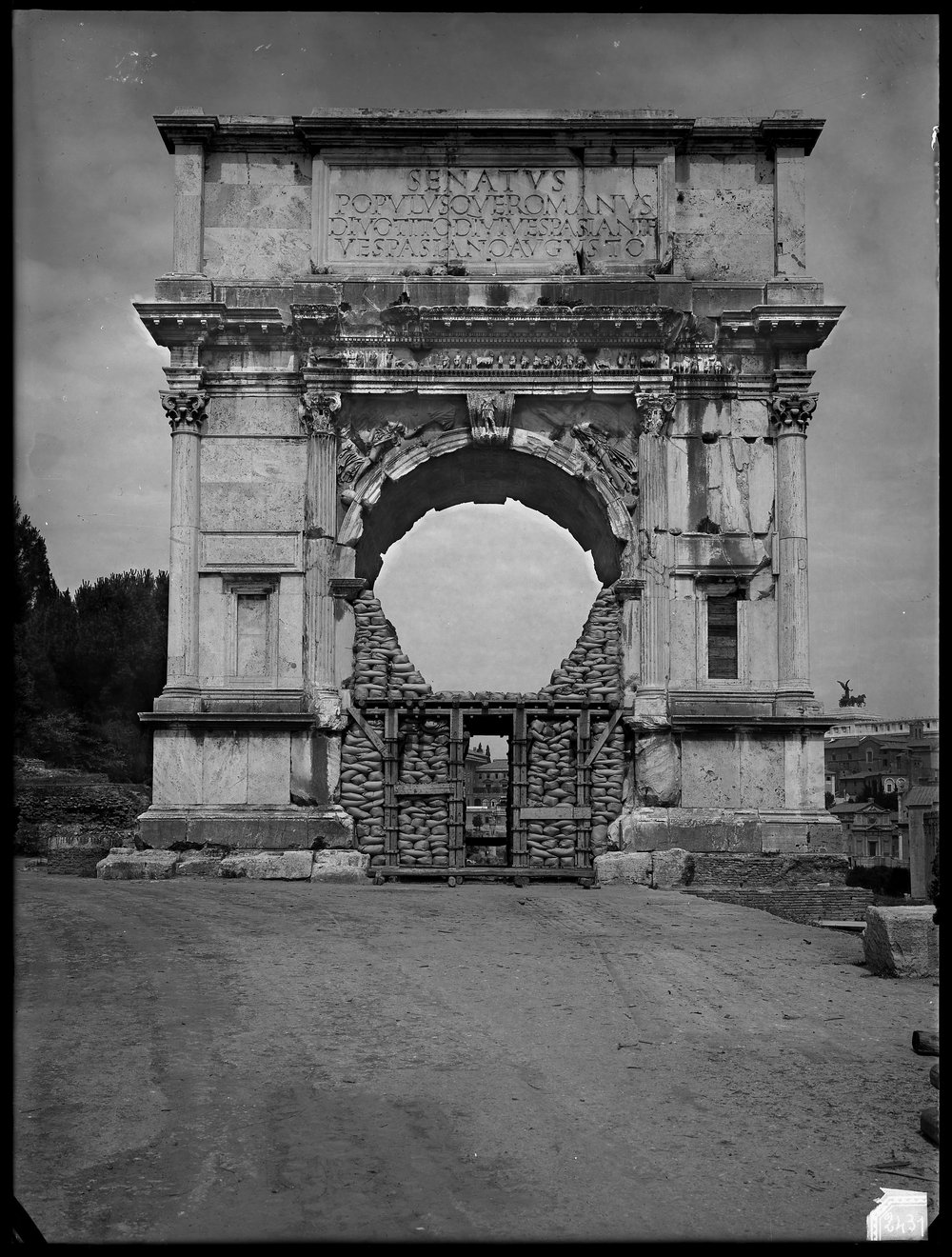 L.E 2431, Prot. antiaerea alForo Romano-asf011918.jpg