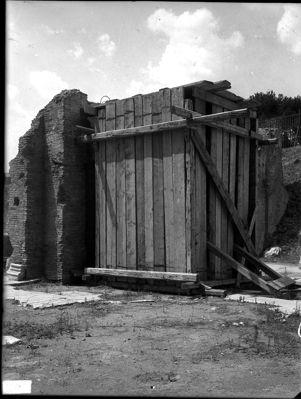 Lastra E 2412 Protezione antiaerea monumenti del foro romano.tif