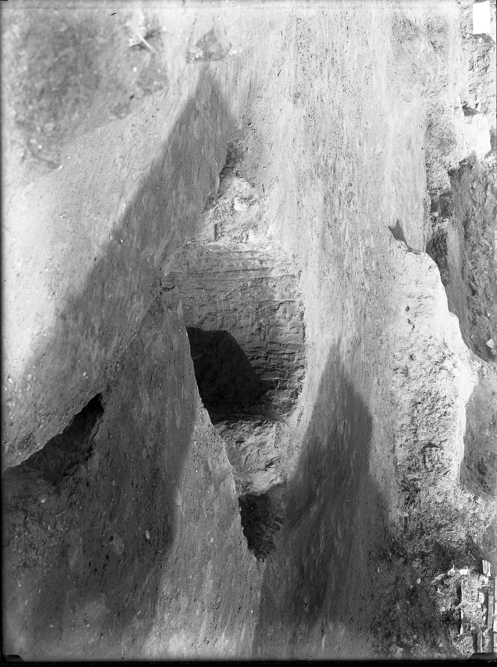 Lastra E 1407 - Antiquario Forense (pozzo arcaico di vesta).tif