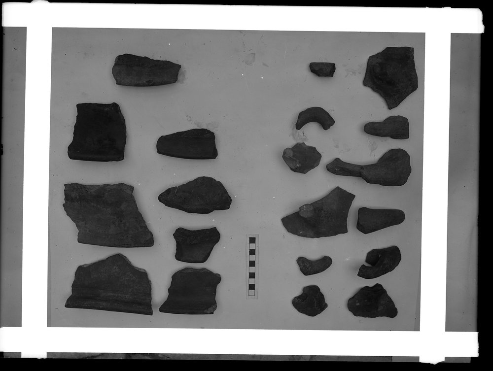 E 1380 Antiquario Forense - materiale pozzo arcaico di Vesta.tif