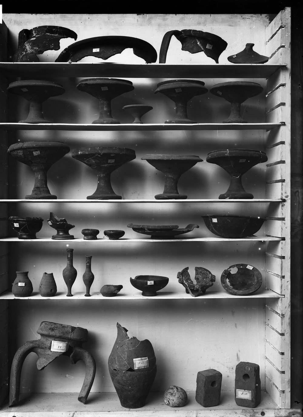 Lastra E 1440 - A.F. - Sala di Vesta, materiali scavi Boni.tif