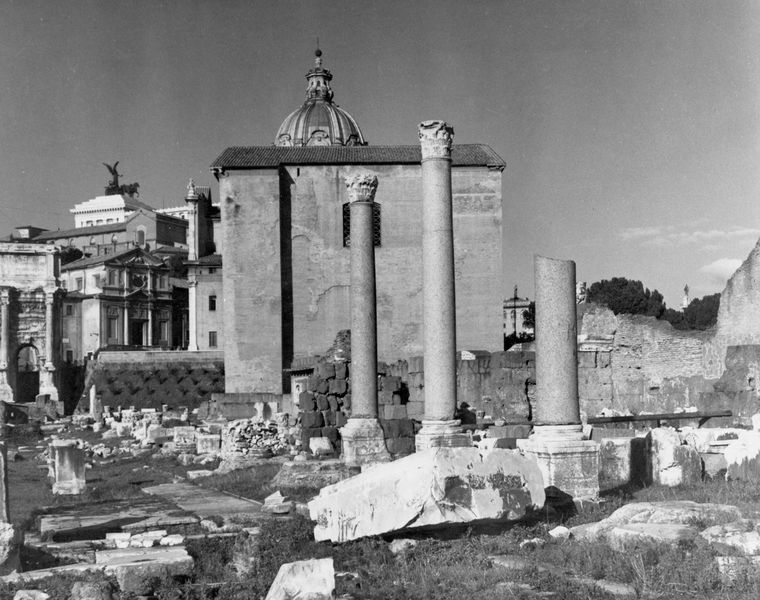 012266 - monumento - Basilica Emilia, veduta da sud-est. Senza negativo. Dono del Dr. Nash