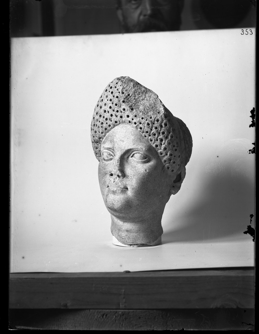 Lastra E 353 - Testa femminile (Antiquario Forense).tif