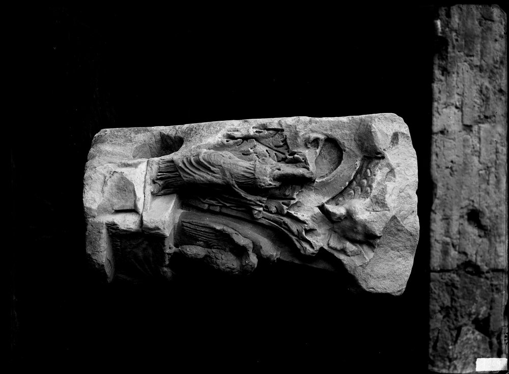 Lastra E 1909 antiquario forense, capitello elagabalo.tif