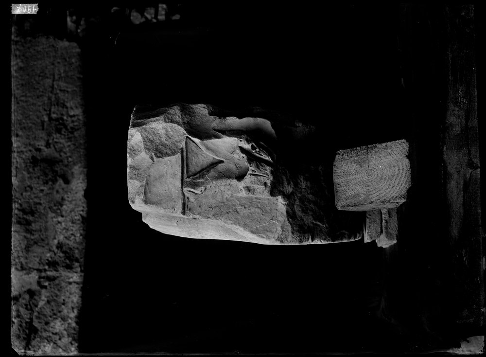 Lastra E 1907 antiquario forense, capitello elagabalo.tif