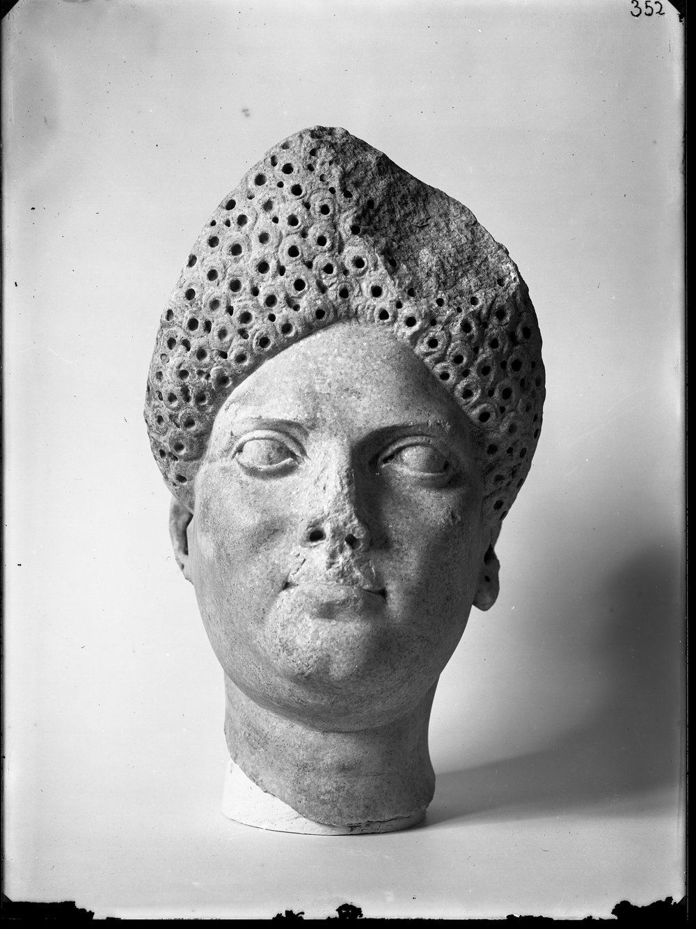 Lastra E 352 - Testa femminile (Antiquario Forense).tif