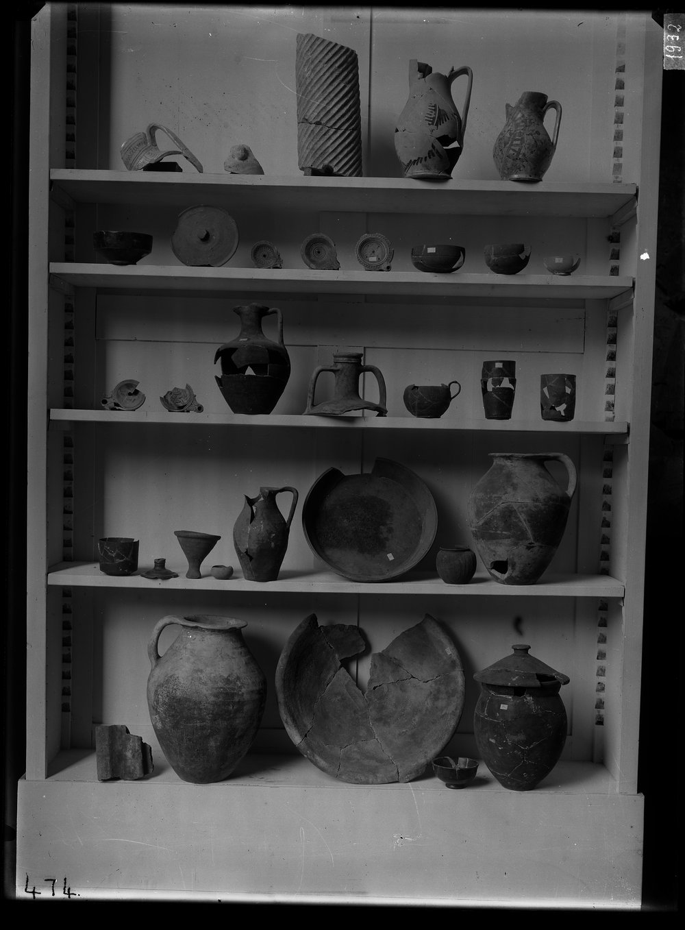 E1932 antiquario forense (nel pozzo rep della via sacra).tif