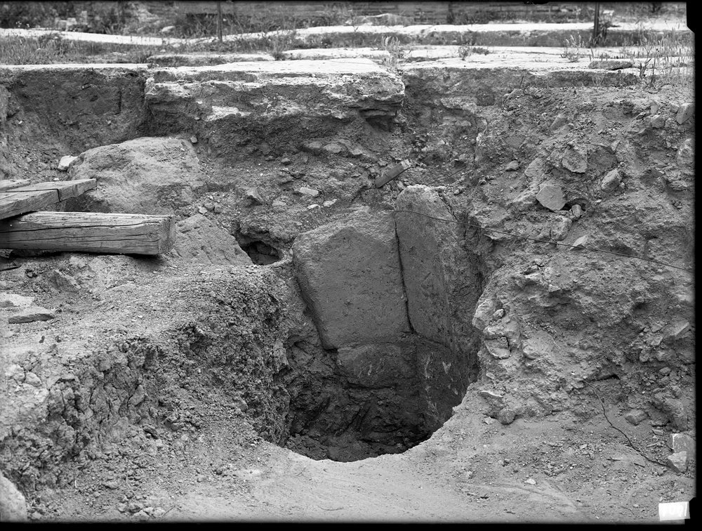 Lastra E 1401 - Antiquario Forense (pozzo arcaico di vesta).tif