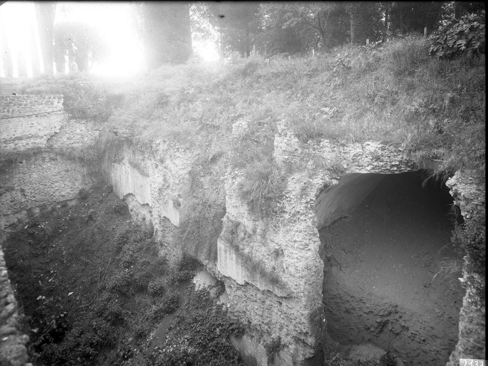 Lastra E 2133 - Palatino - Fabbriche di Settimio Severo - lastra spezzata ad un angolo.tif