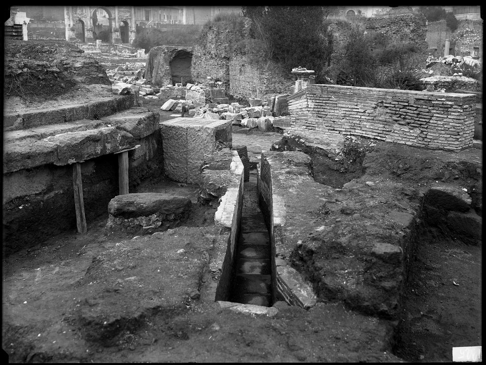 Lastra E1325 - Tempio di Vesta.JPG