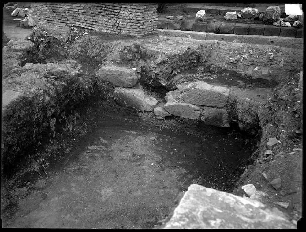 Lastra E1310 - Tempio di Vesta.JPG