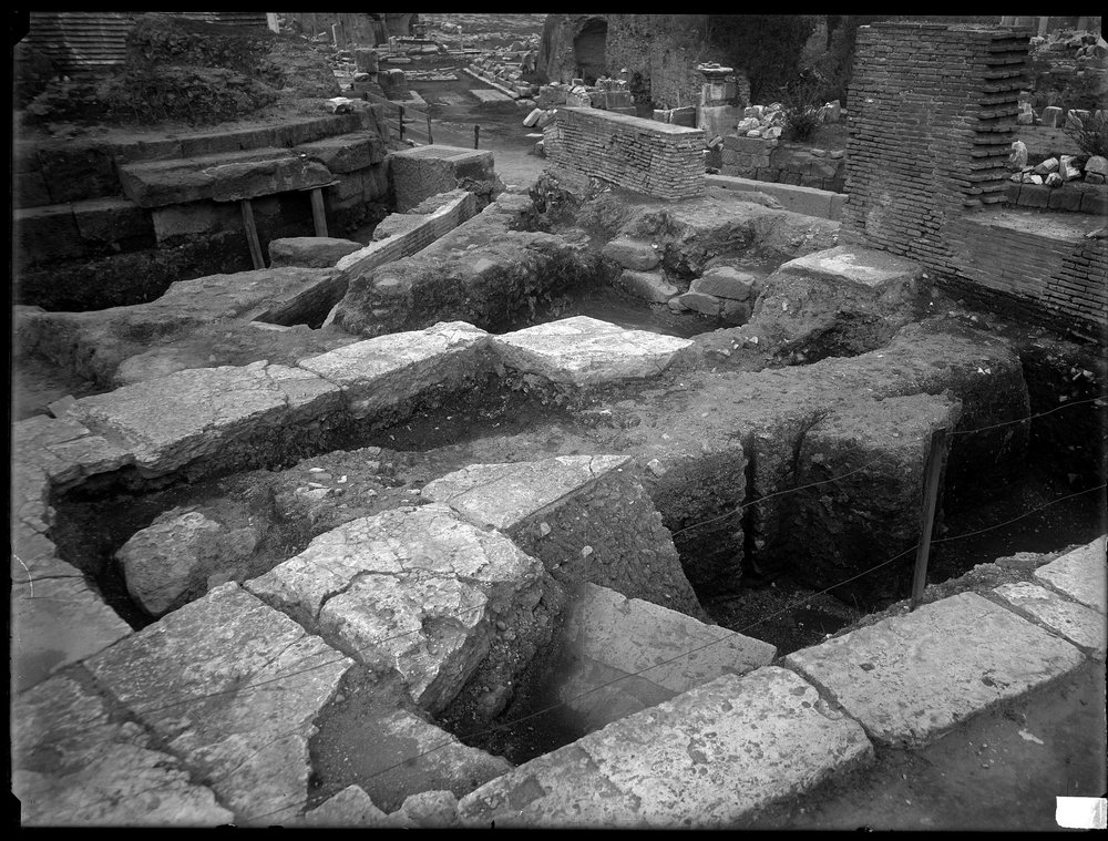 Lastra E1319 - Tempio di Vesta.JPG