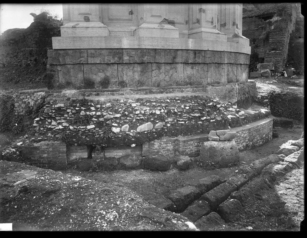 Lastra E1350 - Tempio di Vesta.jpg