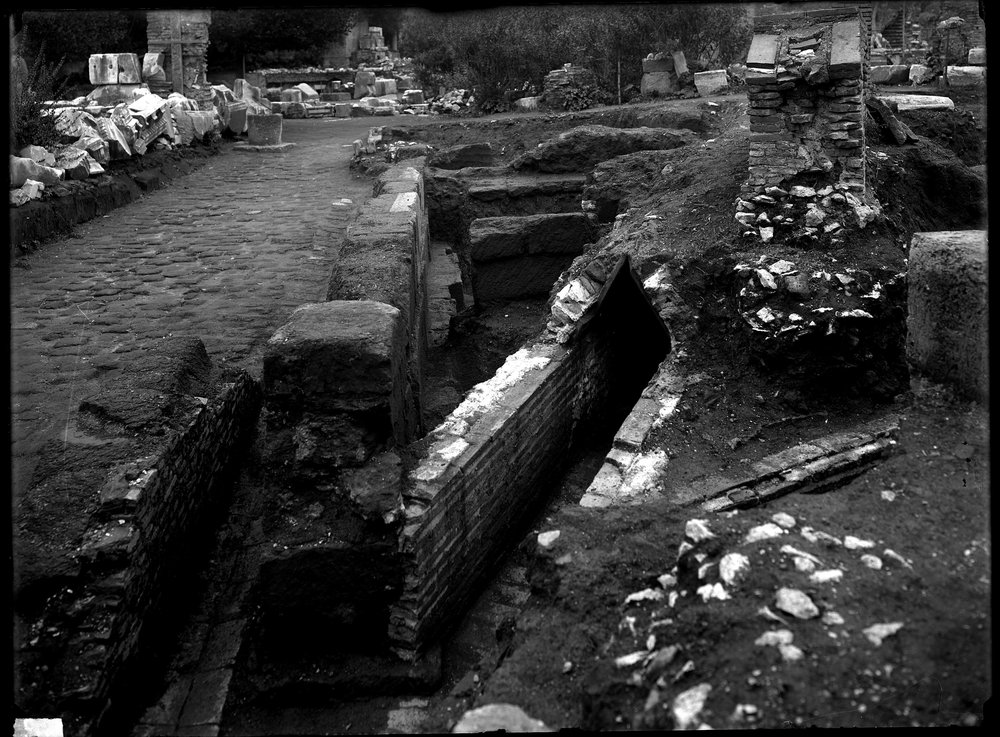 Lastra E1316 - Tempio di Vesta.JPG