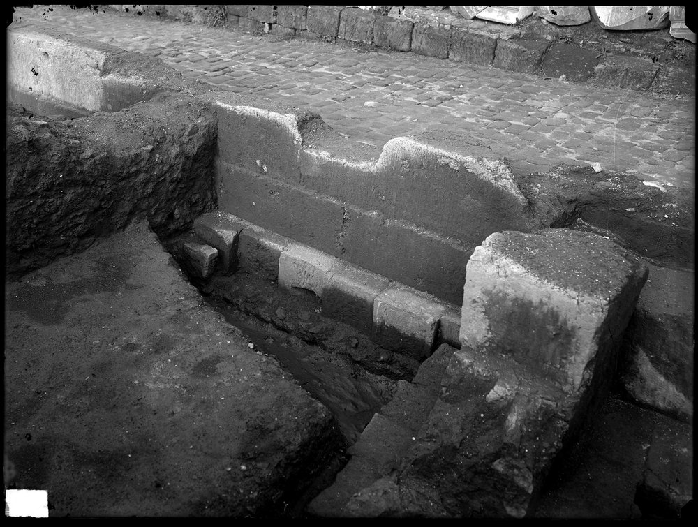 Lastra E1305 - Tempio di Vesta.JPG