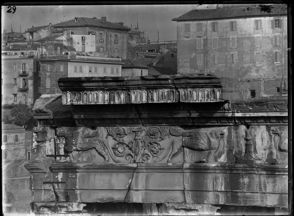 Lastra E29 Casa delle Vestali Tempio Antonino e Fasutina.JPG