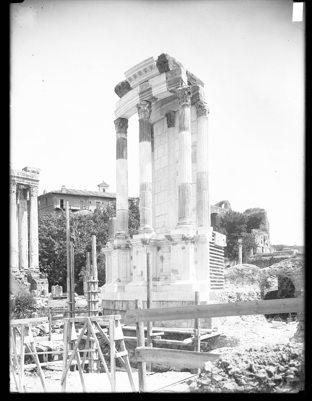 Lastra E1369 - Tempio di Vesta.jpg