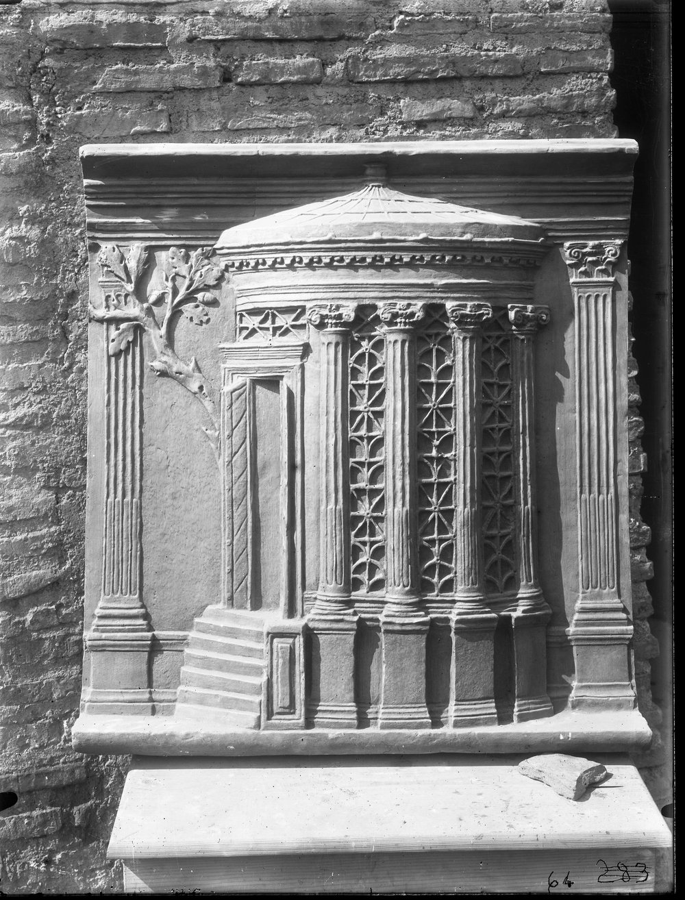 E64 - Tempio di Vesta.JPG
