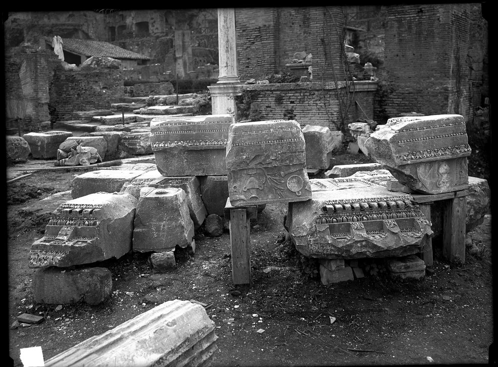 Lastra E1342 - Tempio di Vesta.JPG