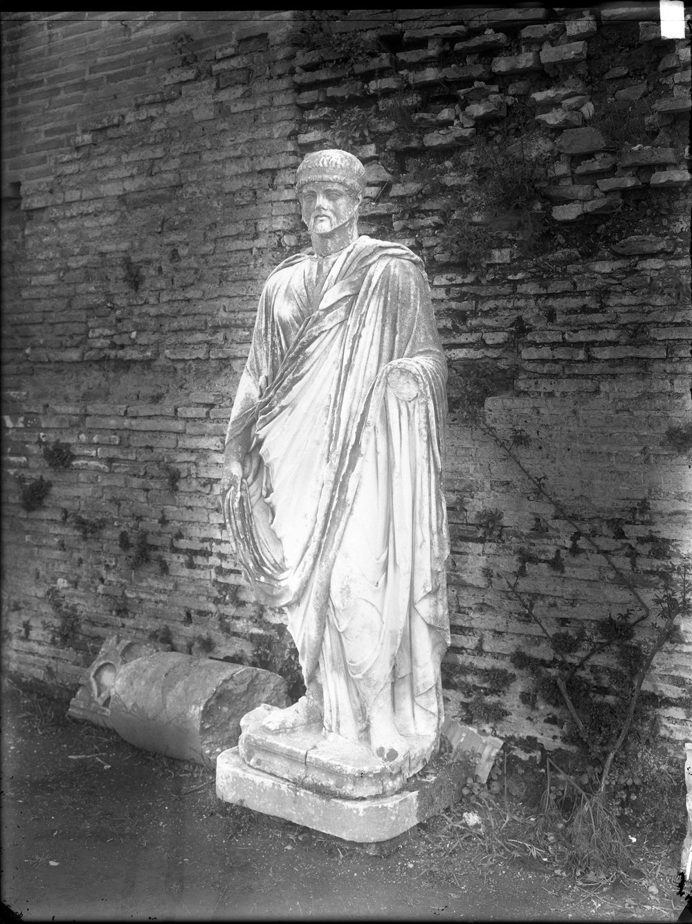 Lastra E 1422 - Casa delle vestali.JPG