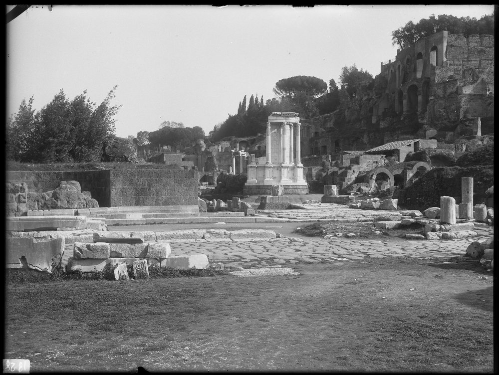 Lastra E1328 - Tempio di Vesta.JPG