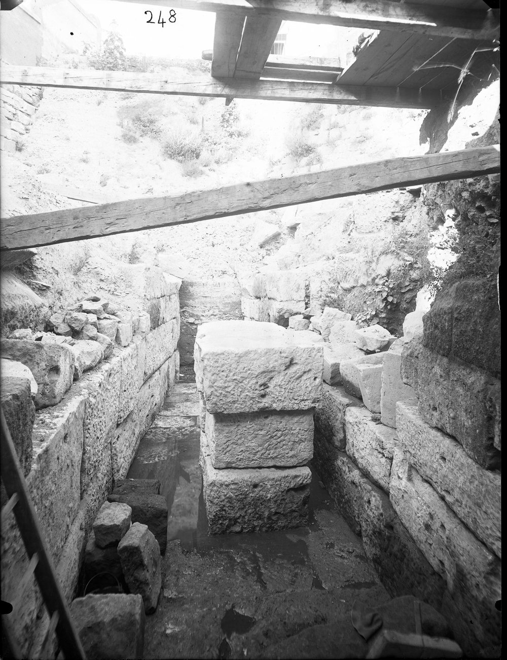 foto E248 cloaca massima.JPG