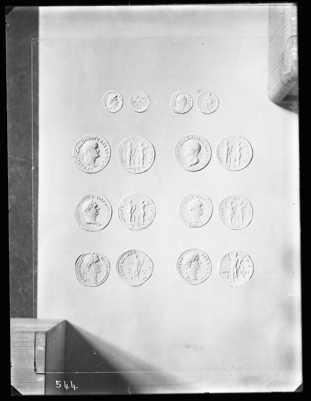 Lastra E 544 - Monete Repubblicane ed imperiali con HORUS e VIRTUS.tif