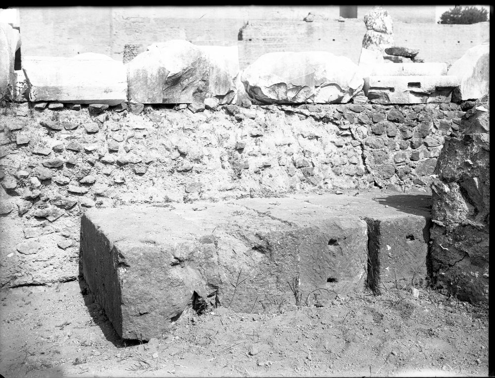 Lastra E-1110, Basilica Emilia.JPG