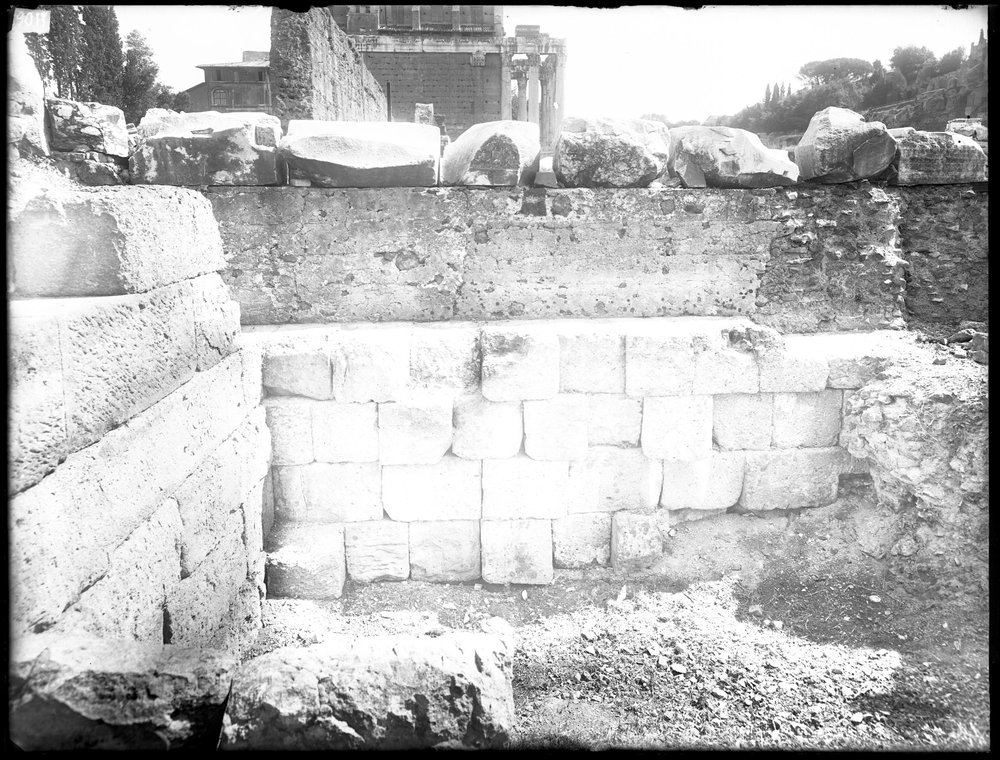 Lastra E-1106, Basilica Emilia.JPG