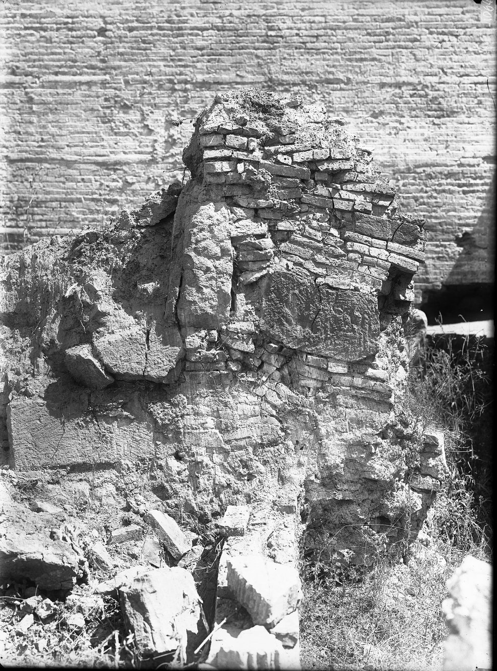 Lastra E-1164 Basilica Emilia- muri medievali.JPG