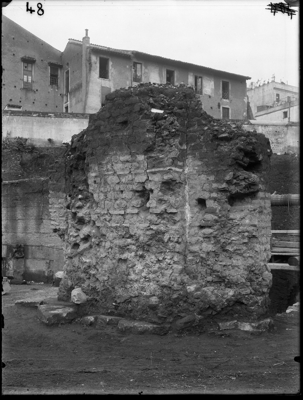 Lastra E 48 - Basilica Emilia.JPG