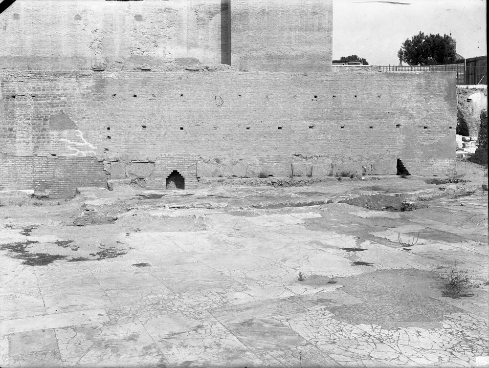 Lastra E1165 - Basilica Emilia.JPG