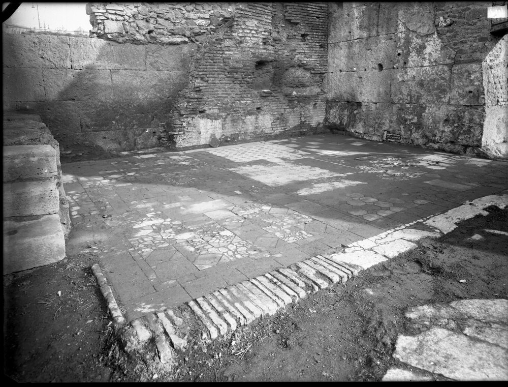 Lastra E-1115, Basilica Emilia.JPG