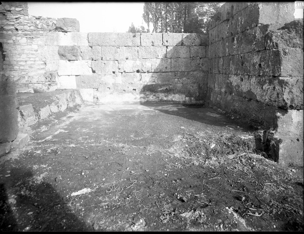 Lastra E-1113, Basilica Emilia.JPG