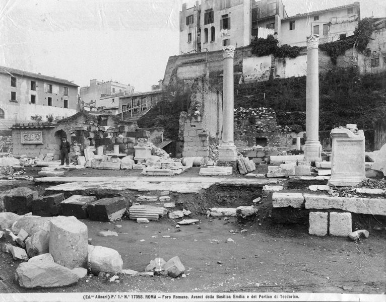 011470 - monumento - Basilica Emilia, veduta generale da sud-ovest, prima della costruzione di Via dell'Impero. Neg. serie 9x12 nÂ° 52