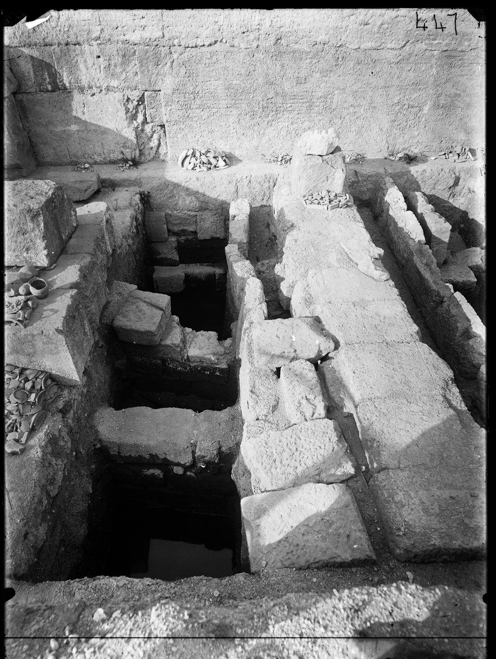 Lastra E 447 - Basilica Emilia.JPG