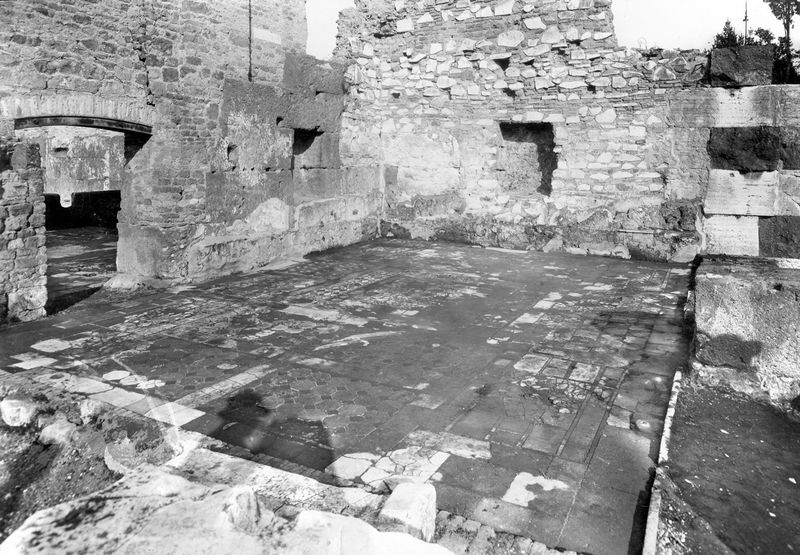 012203 - monumento - Basilica Emilia, muro medievale, ingresso est dell'aula. Neg. serie E nÂ°1069