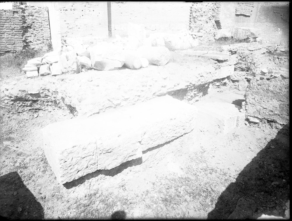 Lastra E 1092, Basilica Emilia.JPG