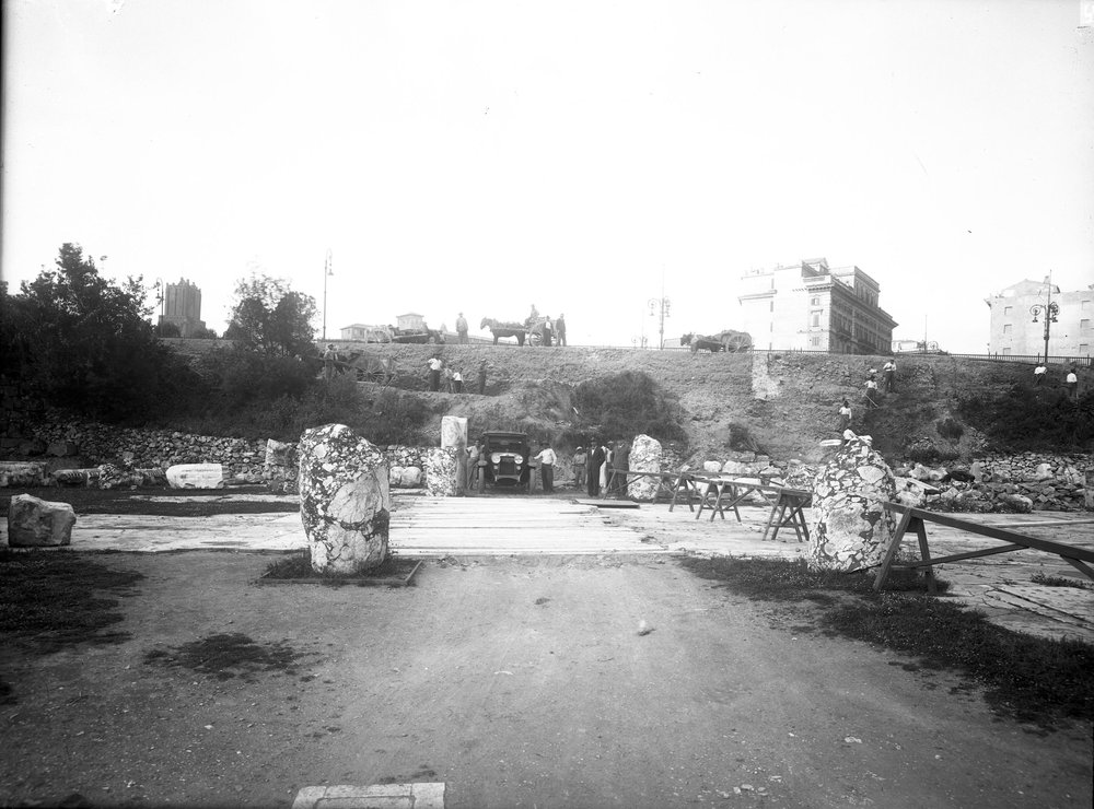 Lastra E1154 - Basilica Emilia.JPG
