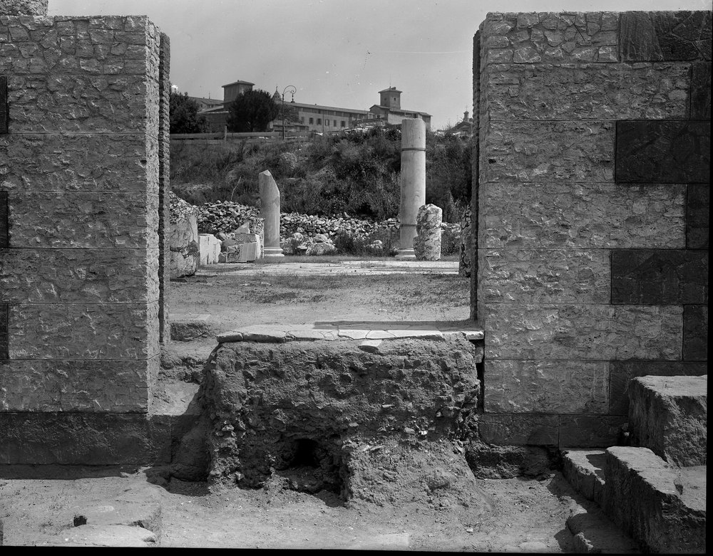 lastra E 1230 basilica Emilia ricostruzioni.JPG