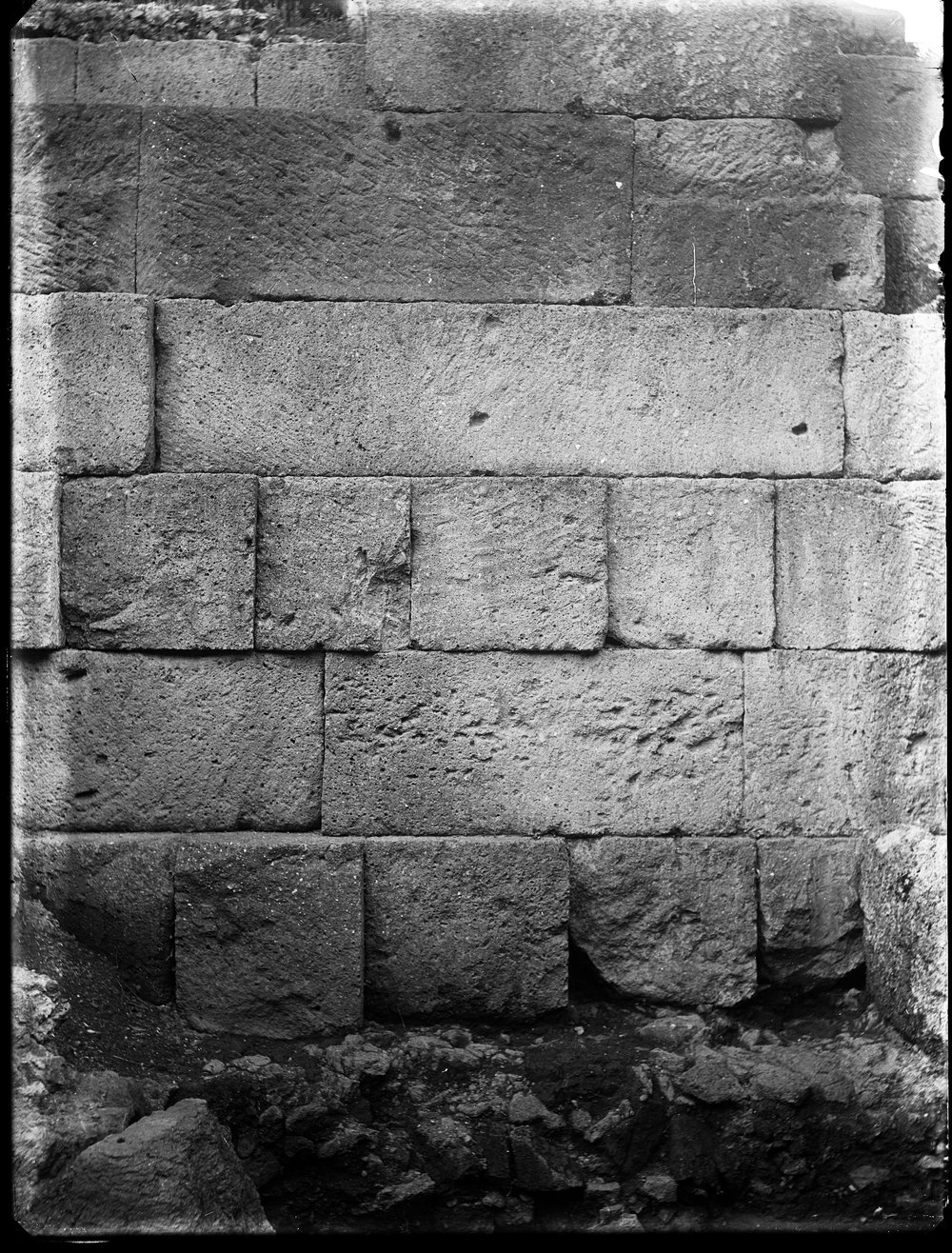 Lastra E 1088, Basilica Emilia, ricostruzione muri.JPG