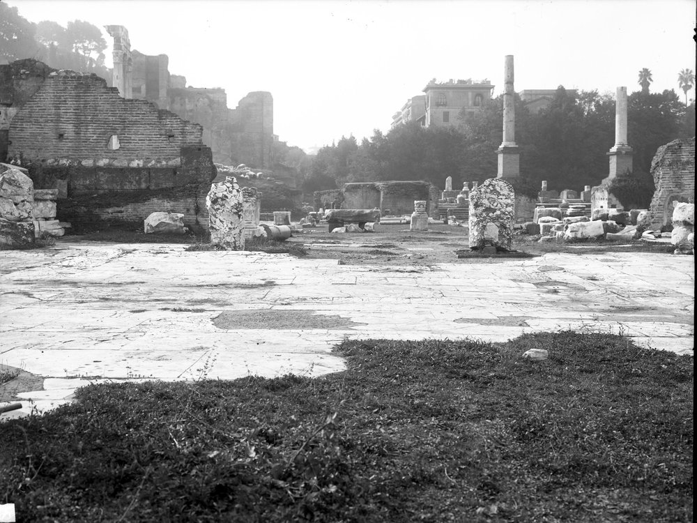 Lastra E1164 - Basilica Emilia.JPG