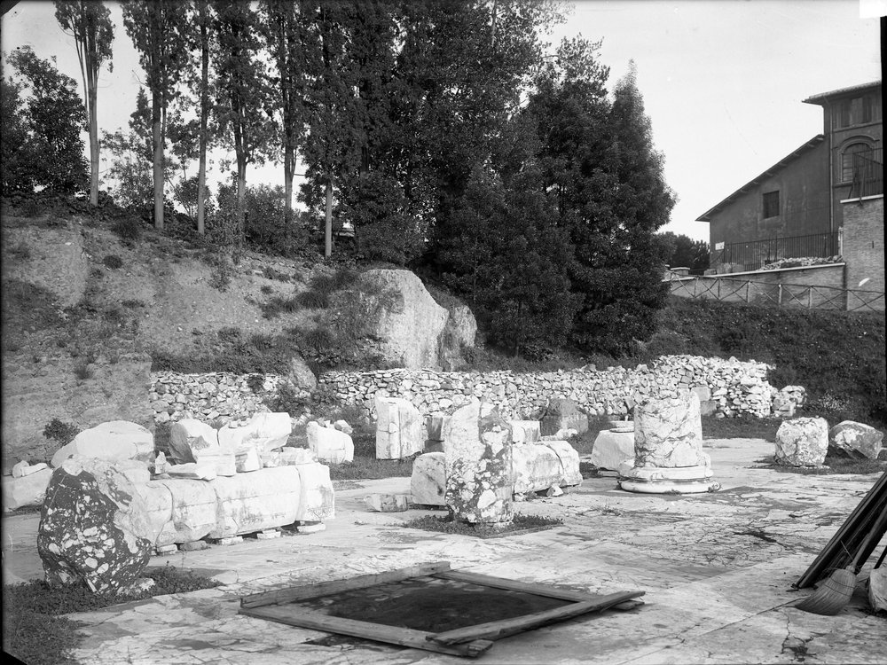 Lastra E-1145 Basilica Emilia.JPG